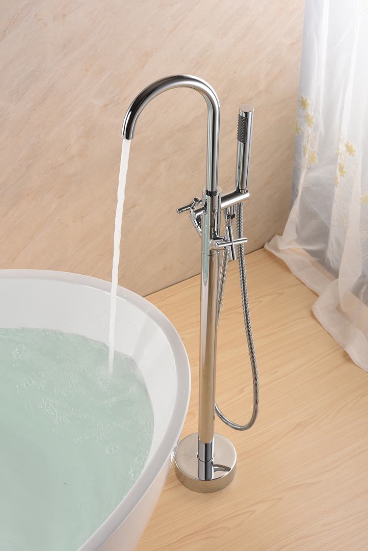 Grifo de llenado de bañera moderno Grifo de bañera independiente montado en el piso con ducha de mano en cromo