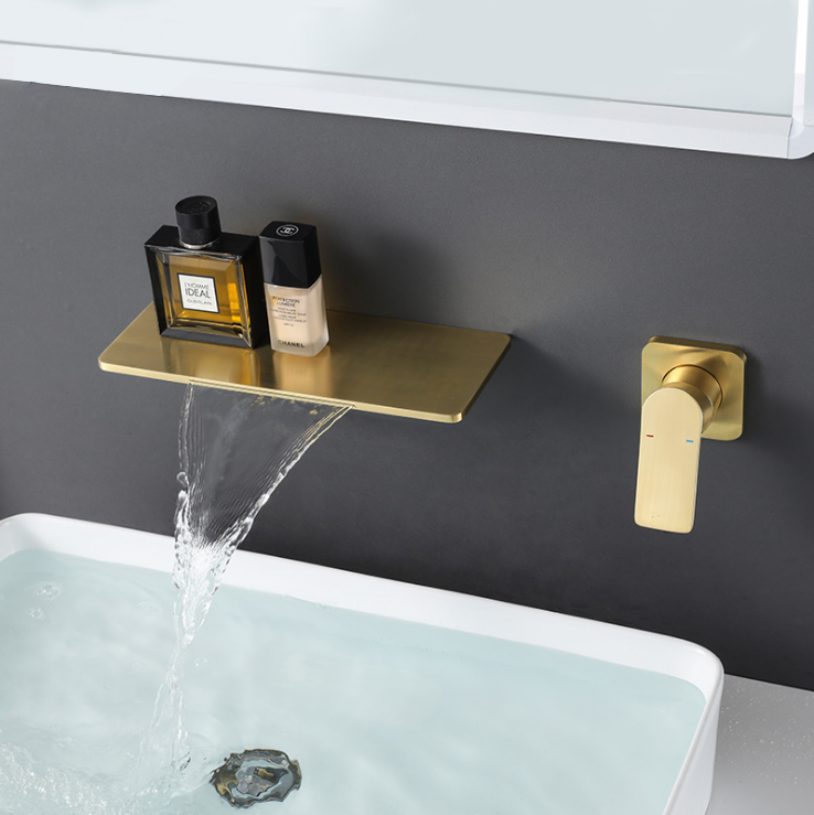 Grifo mezclador de baño de oro cepillado montado en la pared Grifo de lavabo dorado de cascada