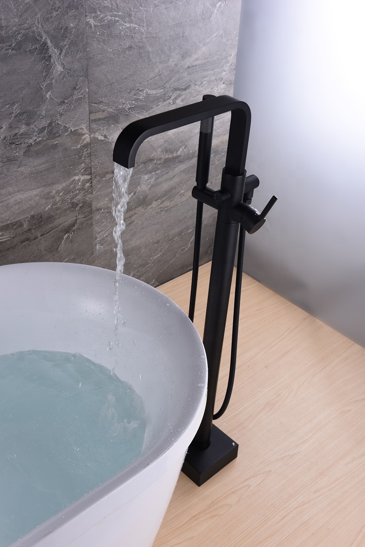 Grifo de bañera independiente Grifos de ducha de bañera con soporte de piso negro con rociador de mano