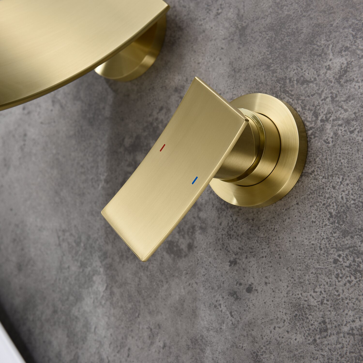 Grifo de agua de oro cepillado con una manija, mezclador frío y caliente oculto en el grifo de lavabo oculto montado en la pared