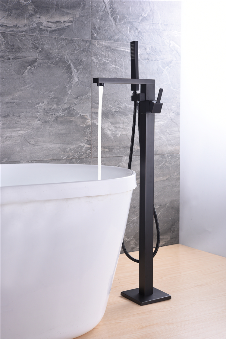 Grifo de bañera de llenado de bañera independiente Grifos de baño de latón de montaje en piso negro con ducha de mano