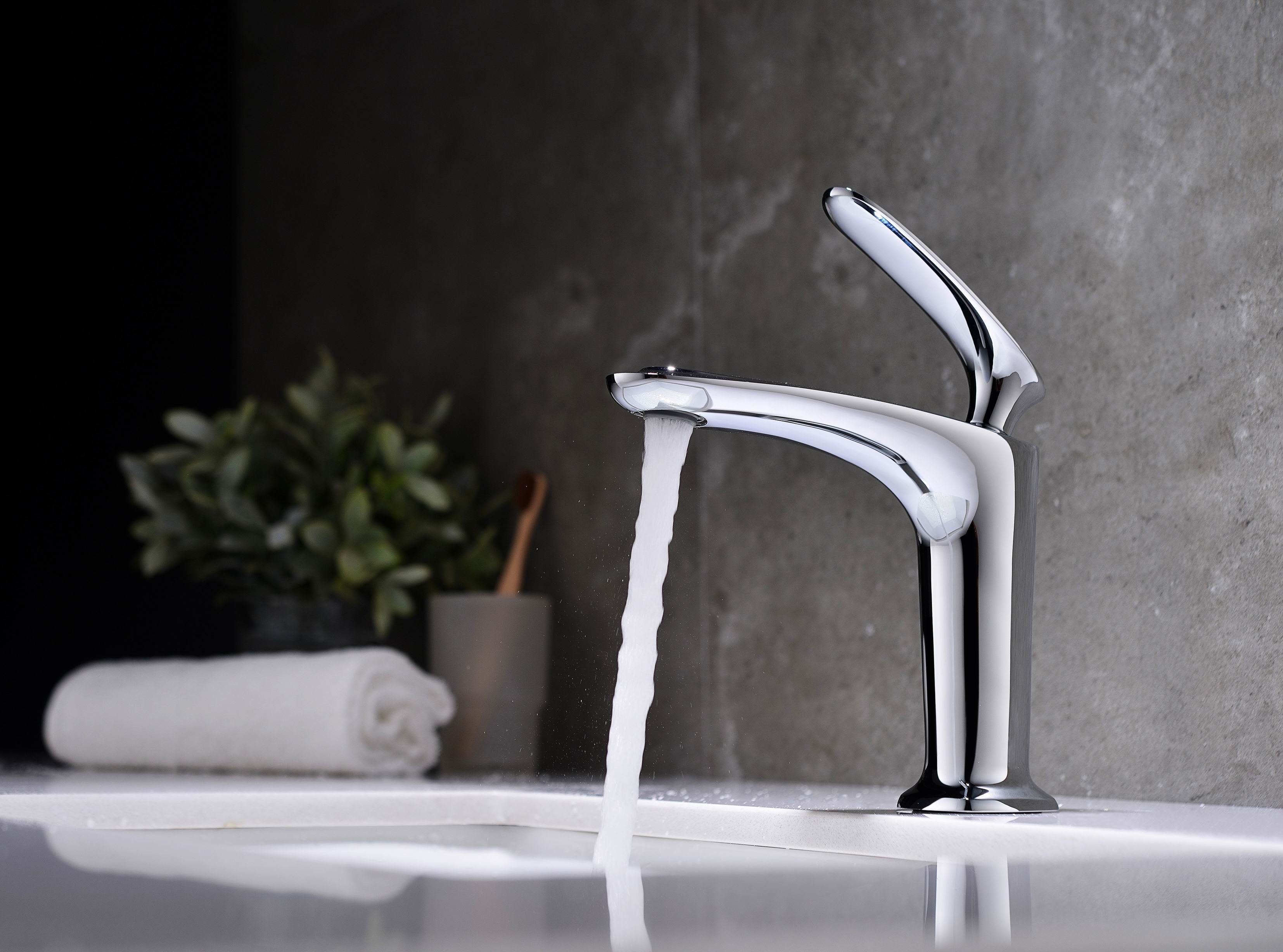 Grifo de lavabo de grifo de latón de una manija de aleación de zinc de moda