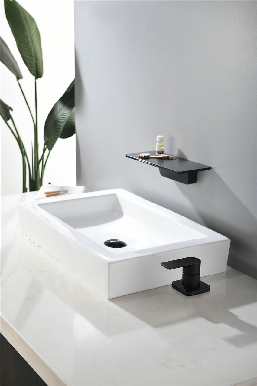 Grifo mezclador de lavabo montado en la pared, grifos negros, grifos de baño dorados, montaje moderno de latón